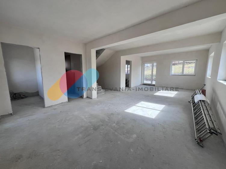 Casă individuală cu 4 camere cu Canalizare în Dezmir