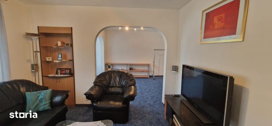 Apartament cu 4 camere decomandat în Central