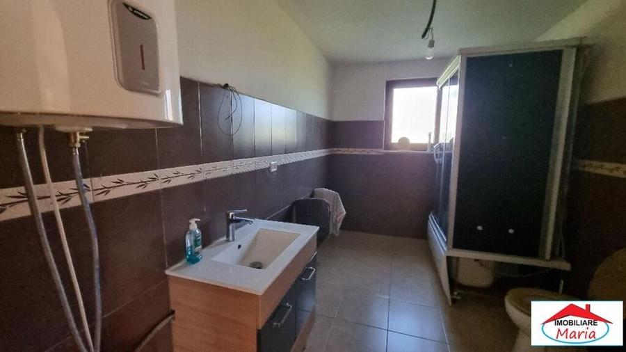 Casă cu 5 camere cu Teren 2220 Mp în Cionchești