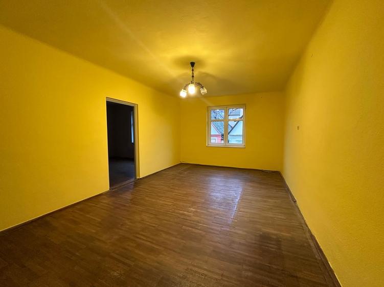 Apartament cu 3 camere semidecomandat în Central
