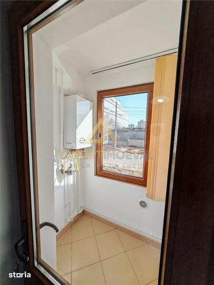 Apartament 3 camere decomandat 70 mp utili si garaj mare sub bloc - 3