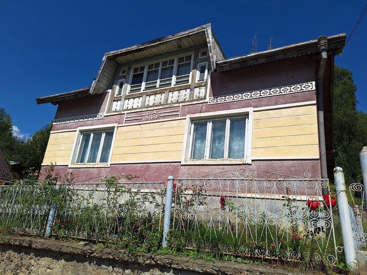 Casă cu 4 camere în Central