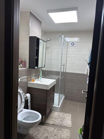 Apartament cu 3 camere semidecomandat în Micro 11