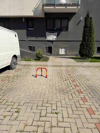 Apartament cu 4 camere semidecomandat, mobilat în Tractorul