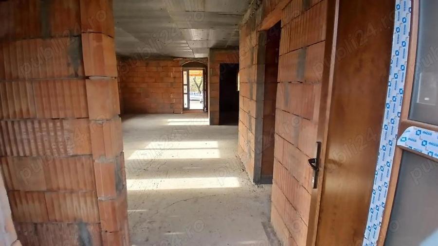 Casă cu 3 camere cu Teren 5581 Mp în Zorile