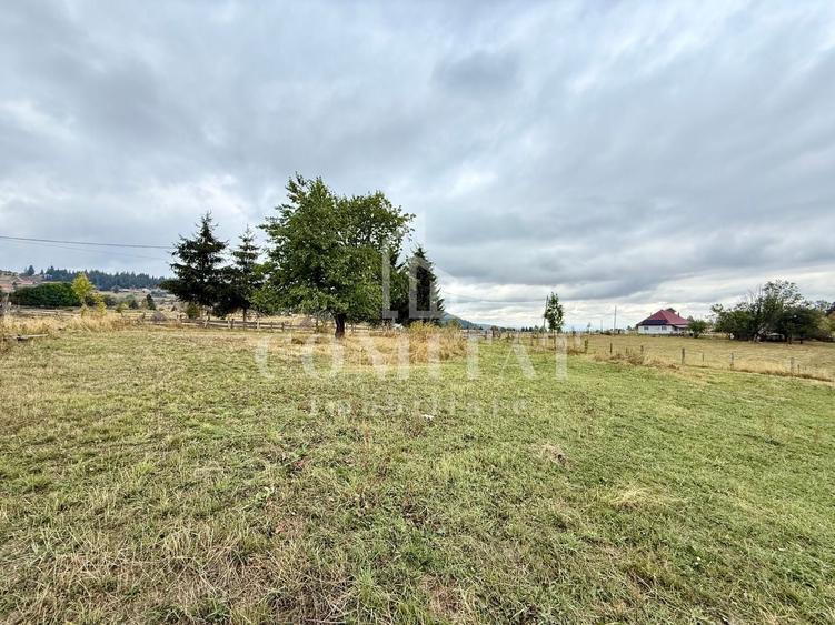 Teren Construcții intravilan de 1716 mp, în Mărișel