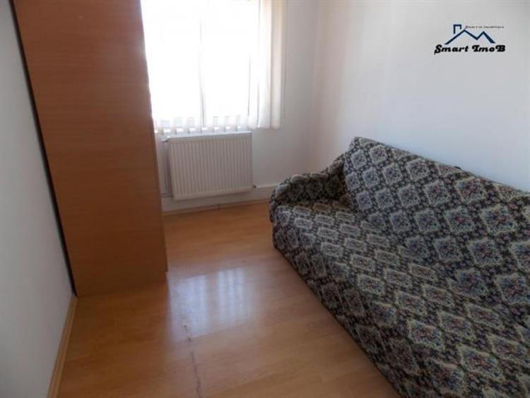 Apartament cu 5 camere semidecomandat în Vasile Aaron