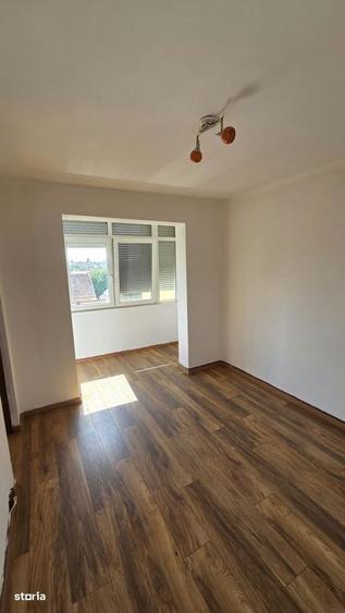 Apartament cu 2 camere nedecomandat în 14 Mai