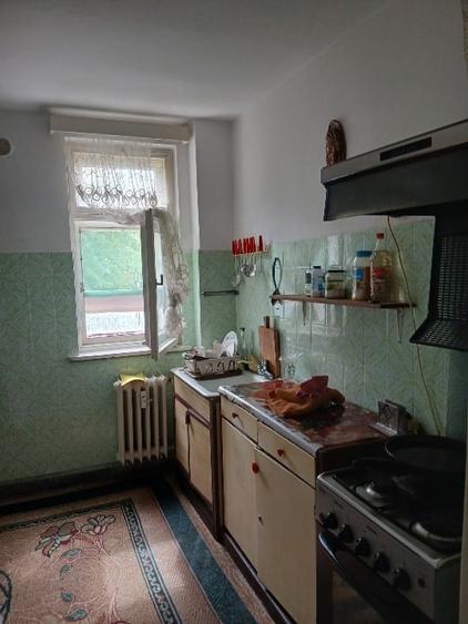 Apartament cu 3 camere semidecomandat în Calea București