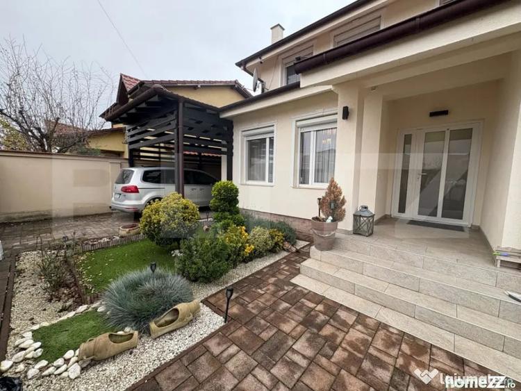 Casă cu 7 camere cu Teren 566 Mp în Nord