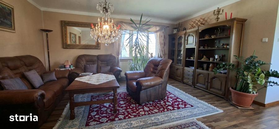Casa cu aer baroc | 171,65 mp utili | 2 apartamente | Central | Codlea - 18