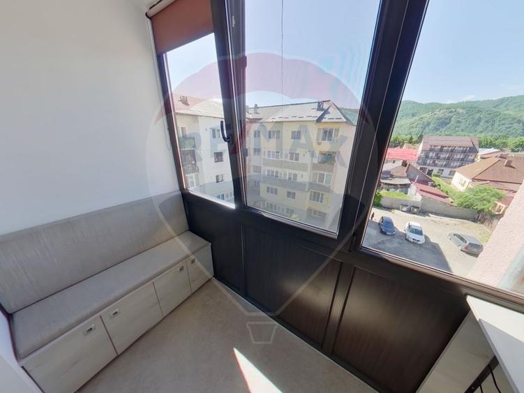 Apartament cu 2 camere, mobilat în Central