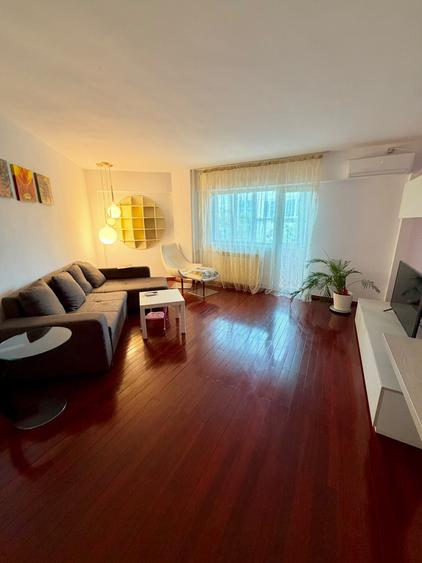 Apartament cu 3 camere decomandat în Aviației