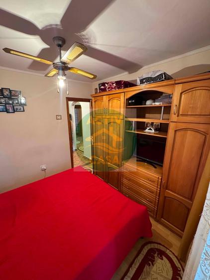 Apartament cu 3 camere decomandat în Est