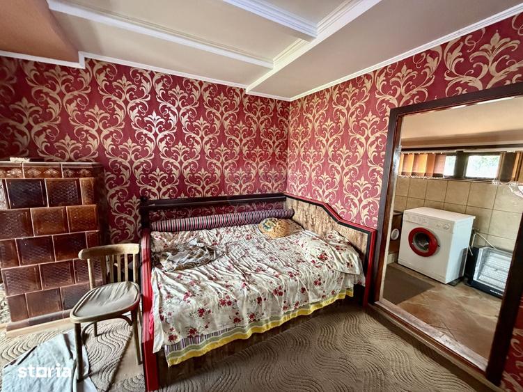 Casă cu 9 camere cu Teren 500 Mp în Central