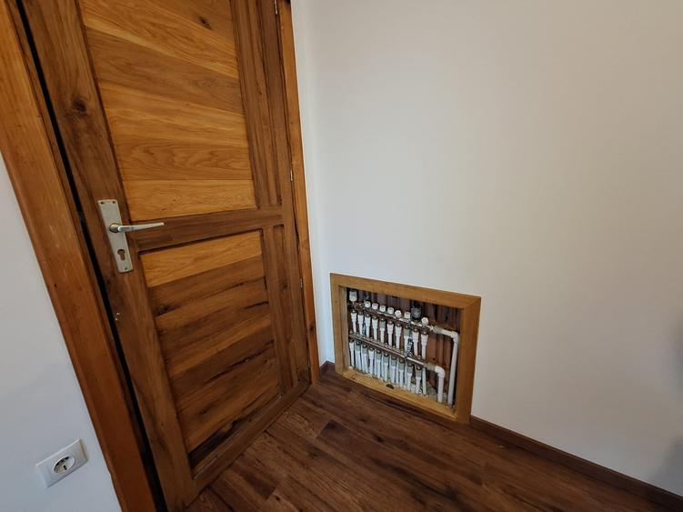 Casă individuală cu 5 camere cu Garaj în Câmpenești