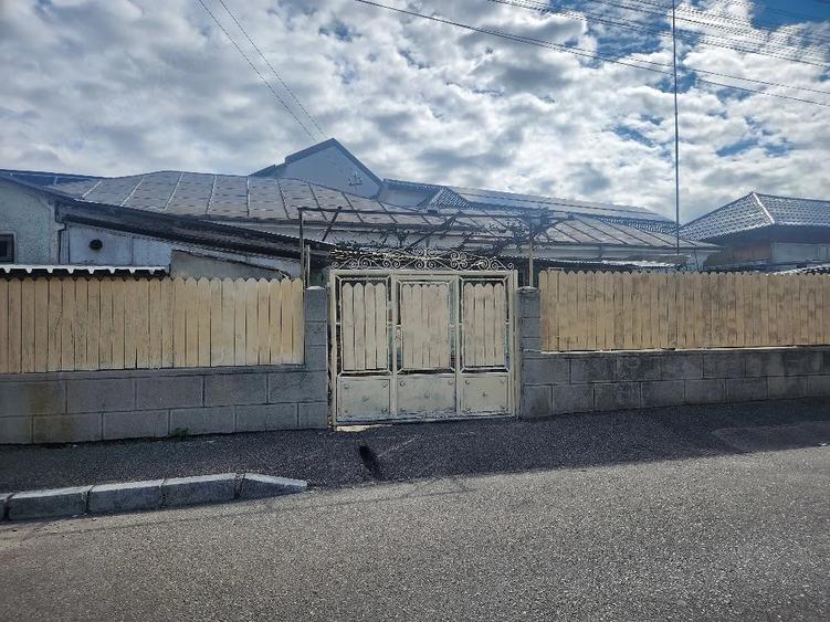 Casă cu 4 camere cu Teren 200 Mp în Central