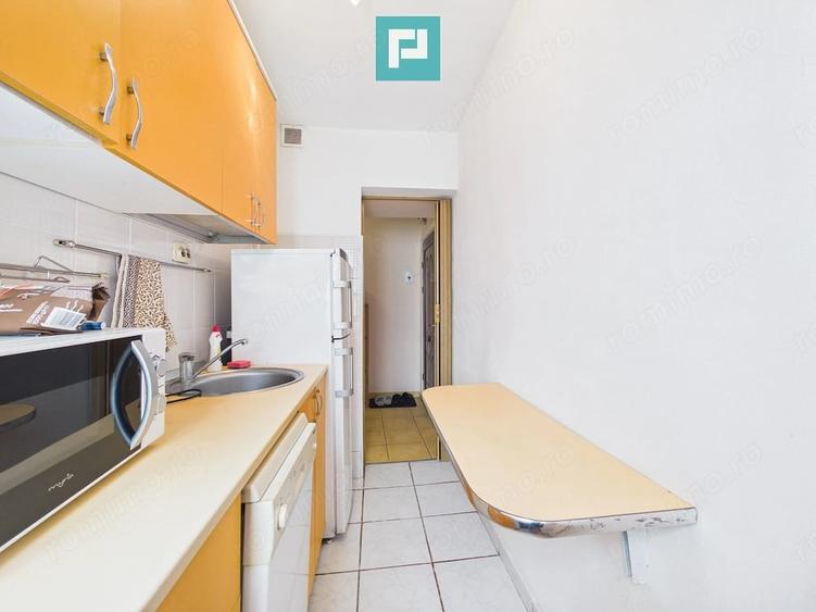 Apartament cu 3 camere semidecomandat în Central