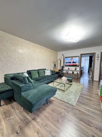 Apartament cu 3 camere semidecomandat, mobilat în Florești — fotografia 1
