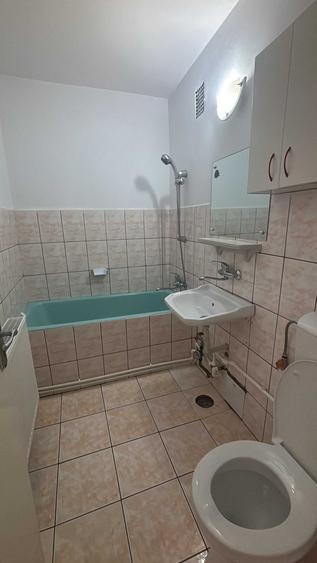Apartament cu 3 camere semidecomandat în Țiglina 1