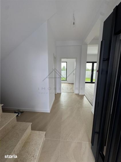 Casă cu 4 camere cu Teren 425 Mp în Olteni