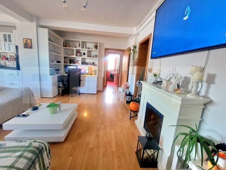 Apartament cu 3 camere semidecomandat, mobilat în Dumbrăvița
