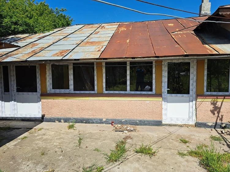 Casă cu 5 camere cu Teren 2000 Mp în Greaca