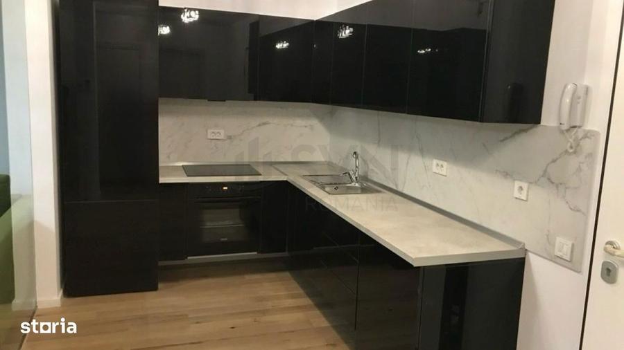 Apartament cu 3 camere semidecomandat în Aviației