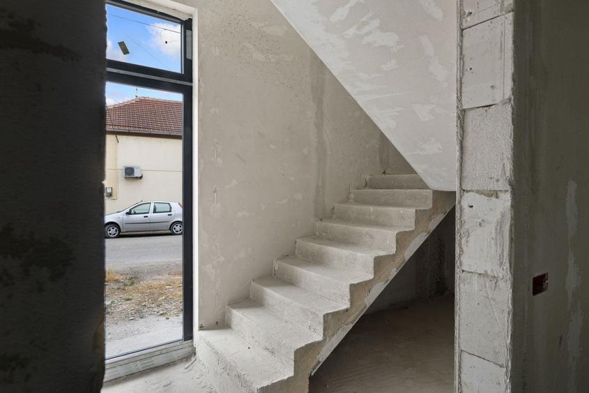 Spațiu comercial, de 498 mp, în Beliu