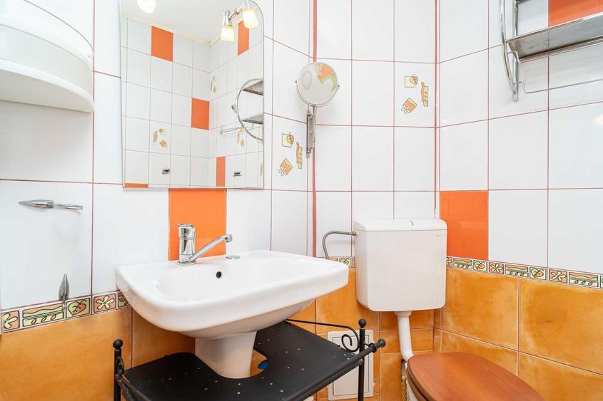 Apartament cu 3 camere, mobilat în Bucium
