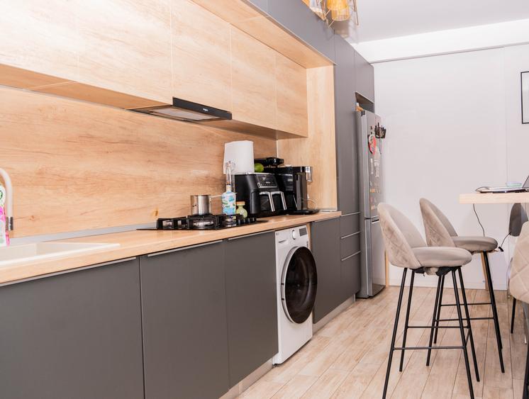Apartament cu 3 camere decomandat în Km 5