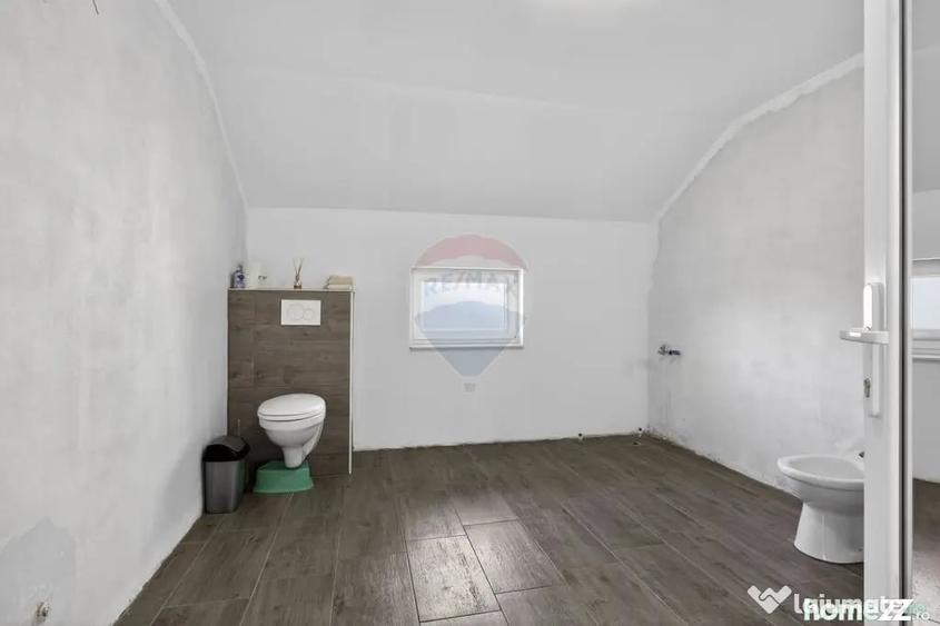 Casă cu 9 camere cu Teren 600 Mp în Fântânele