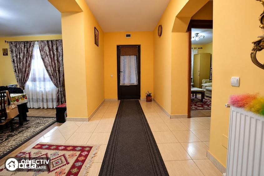 Casă cu 5 camere cu Teren 492 Mp în Dumbrava