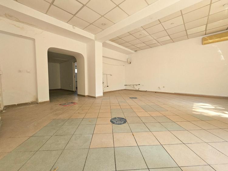 Casă individuală cu 12 camere cu Canalizare în Casa de Cultură