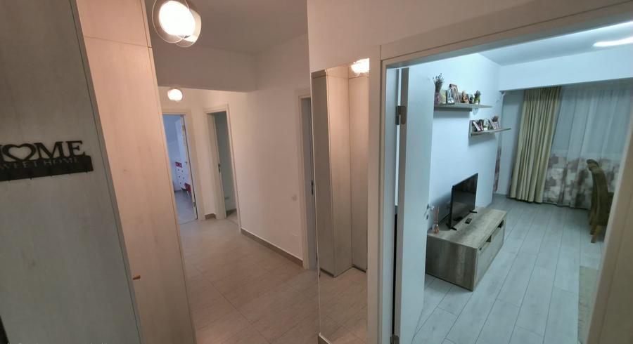 Apartament cu 3 camere decomandat în Ozana