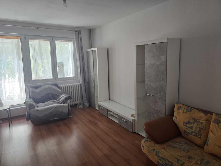 Apartament cu 2 camere decomandat în Apusului