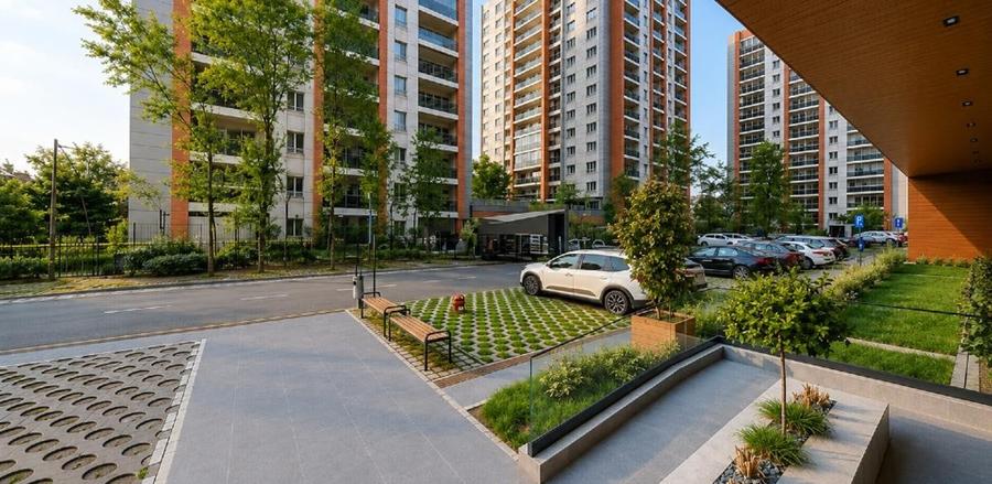 Apartament cu 3 camere semidecomandat, mobilat în Dristor