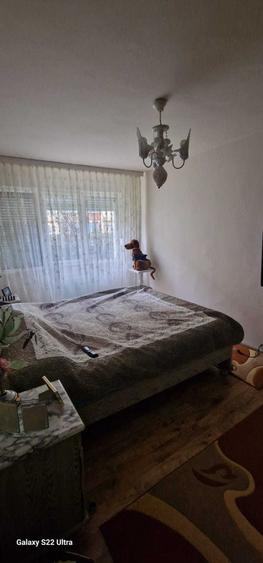 Apartament cu 3 camere semidecomandat, mobilat în Govândari