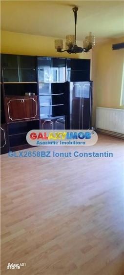 Apartament cu 3 camere decomandat în 1 Decembrie