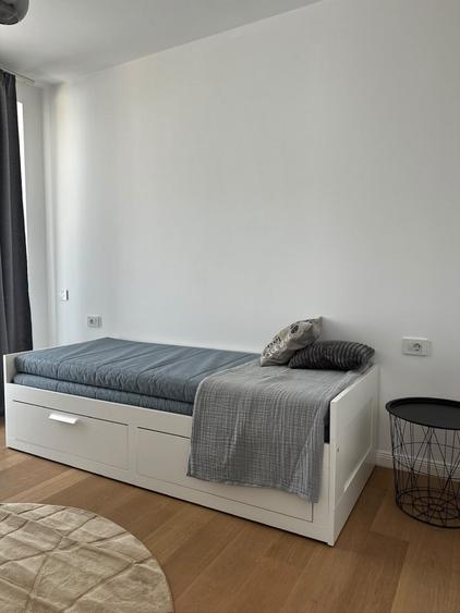 Apartament cu 3 camere semidecomandat, mobilat în Pipera