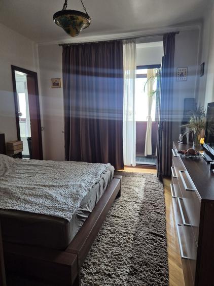 Apartament cu 3 camere semidecomandat în Dorobanți