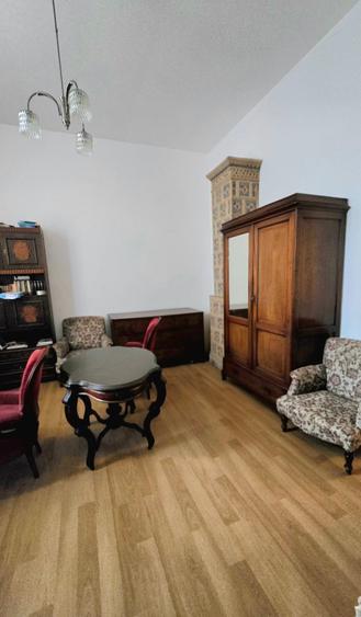 Apartament cu 5 camere decomandat în P-ța Unirii