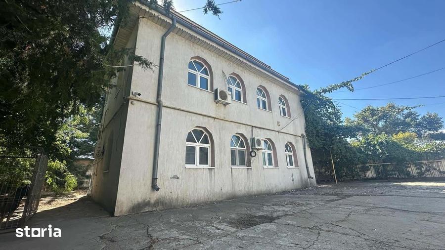 Spațiu comercial, de 2,300 mp, în Central