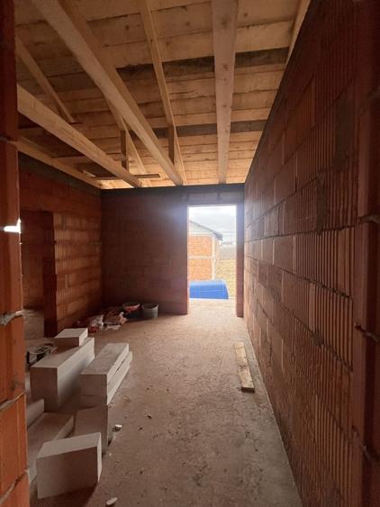 Duplex cu 4 camere cu Canalizare în Ipotești