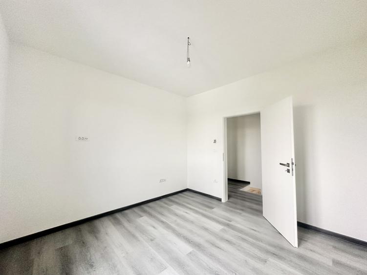 Duplex cu 4 camere cu Canalizare în Moșnița Nouă