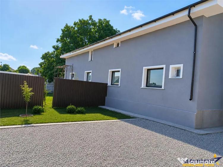 Casă cu 7 camere cu Teren 700 Mp în Central