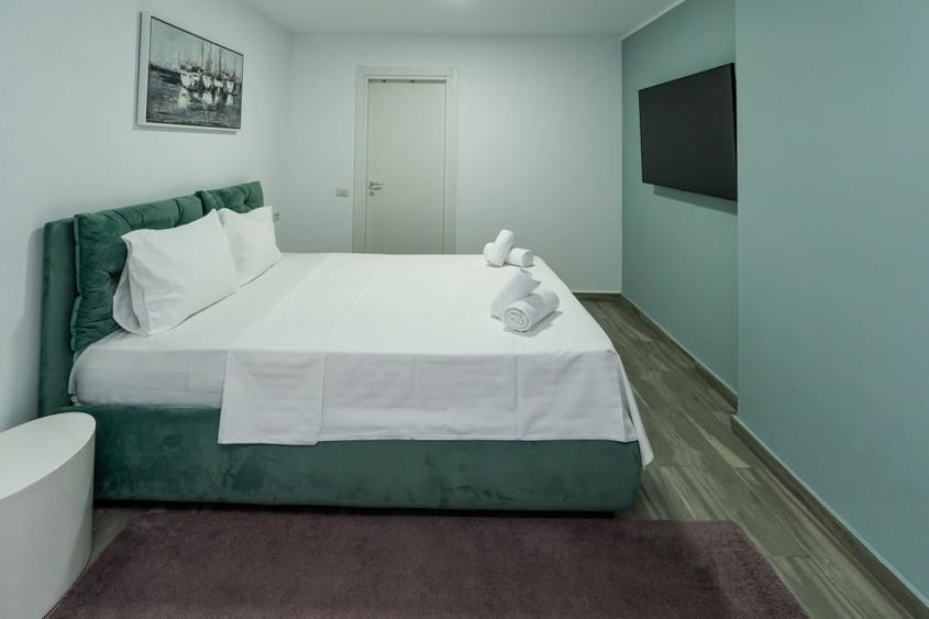 Apartament cu 3 camere semidecomandat în Olimp