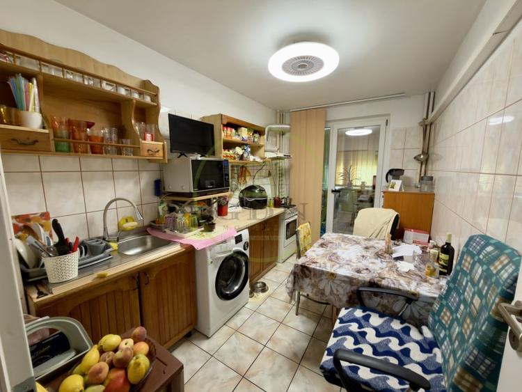 Apartament 2 camere, decomandat, 76.72 mp, Centru, zona Km 0 - 4