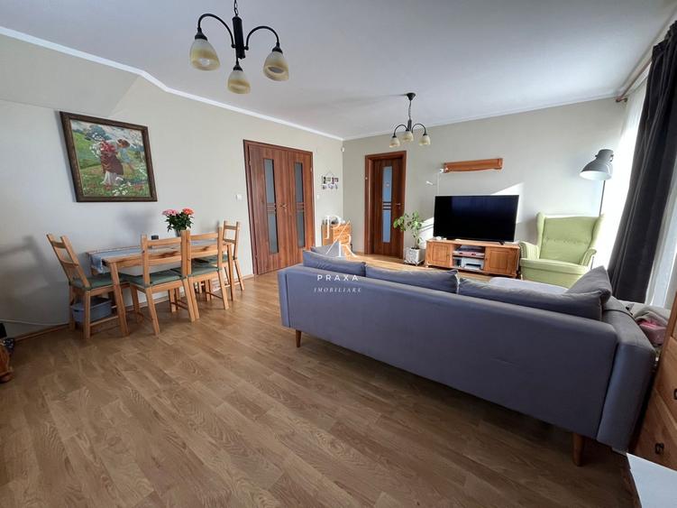 Casă individuală cu 7 camere cu Teren 1076 Mp în Florești