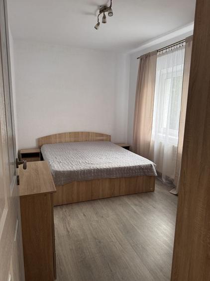 Apartament cu 3 camere decomandat în Șcheia